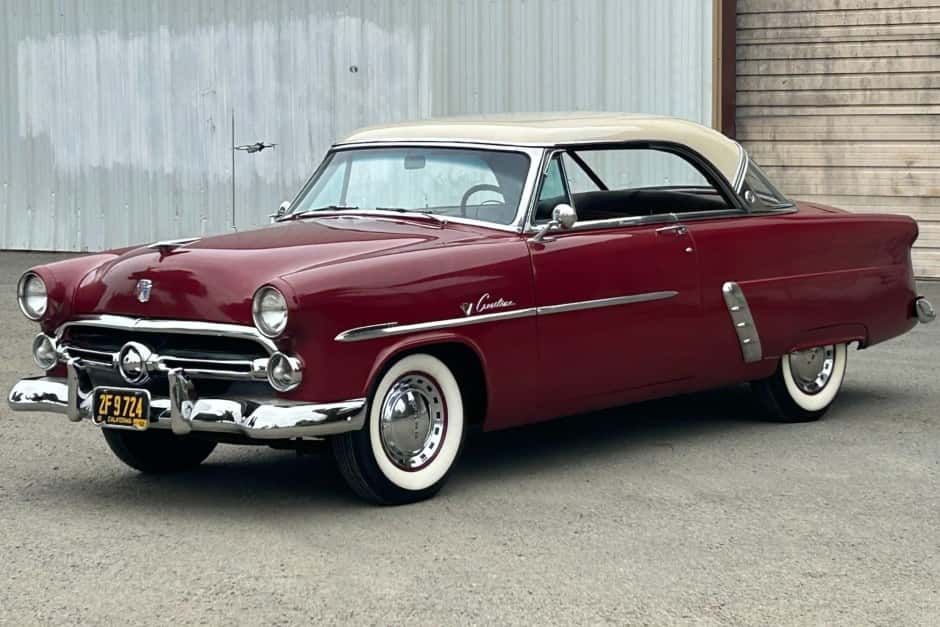 1952 Ford Crestline sold for $18,000