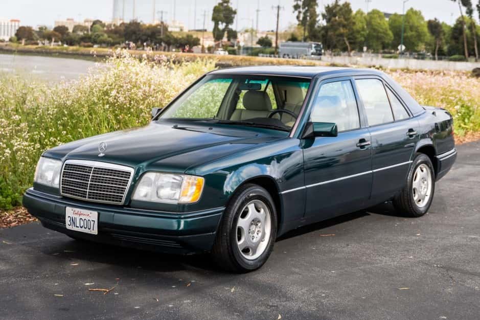 1995 Mercedes-Benz W124 E-Class sold for $18,800