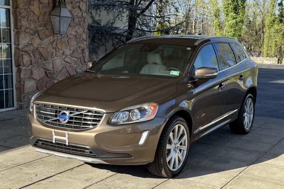 2015 Volvo  sold for $13,005