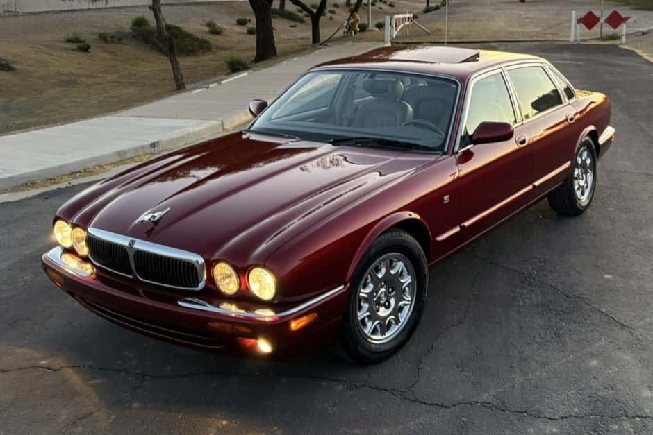 1998 Jaguar X308 XJ (1998-2003) sold for $10,500