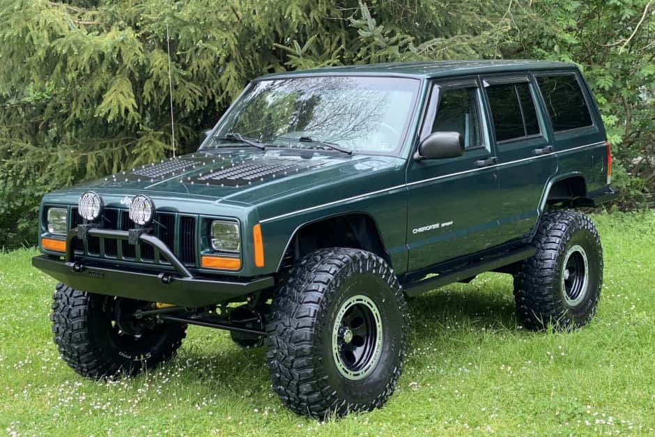 1999 Jeep XJ Cherokee sold for $9,600