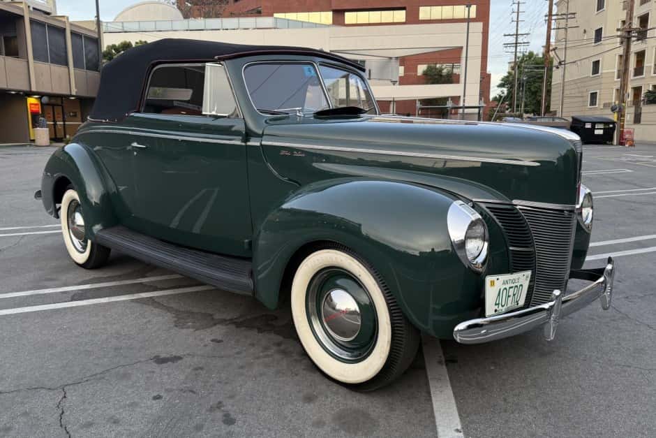 1940 Ford Standard, Deluxe, & Super Deluxe sold for $22,000