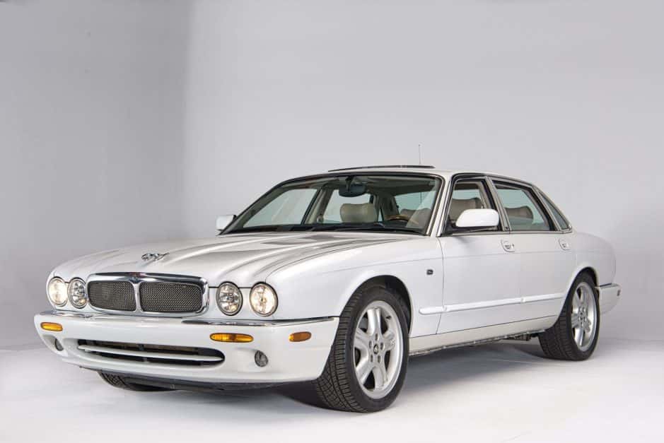 1999 Jaguar X308 XJR (1998-2003) sold for $10,250