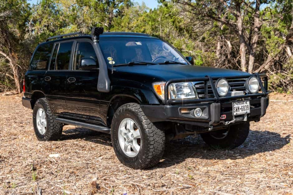 2003 Toyota Land Cruiser 100-Series sold for $9,200