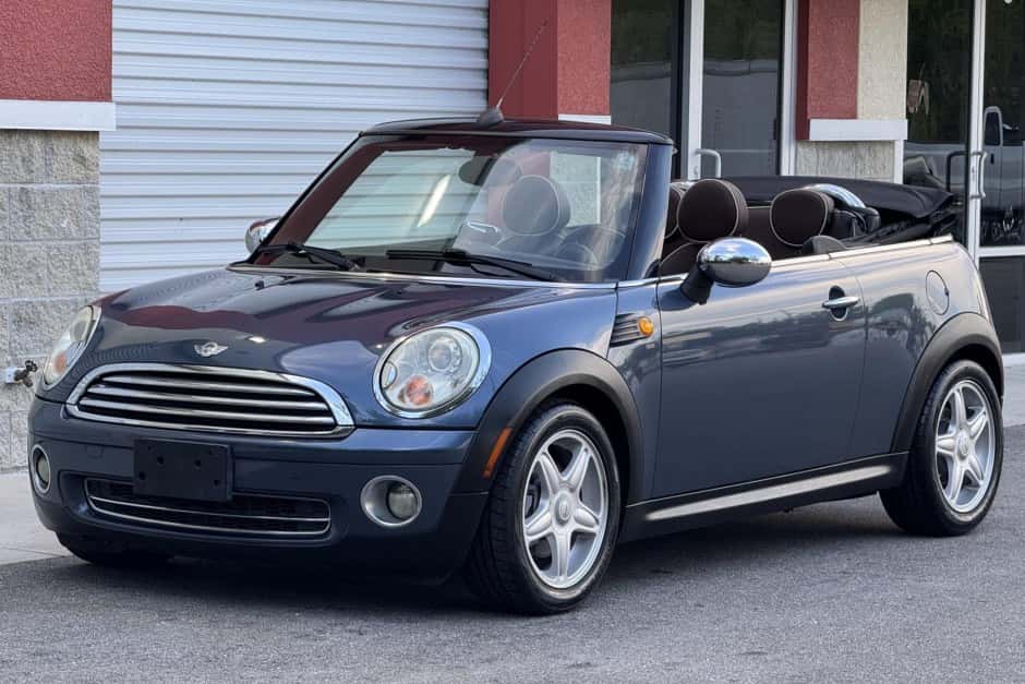 2009 Mini R57 Convertible sold for $8,088