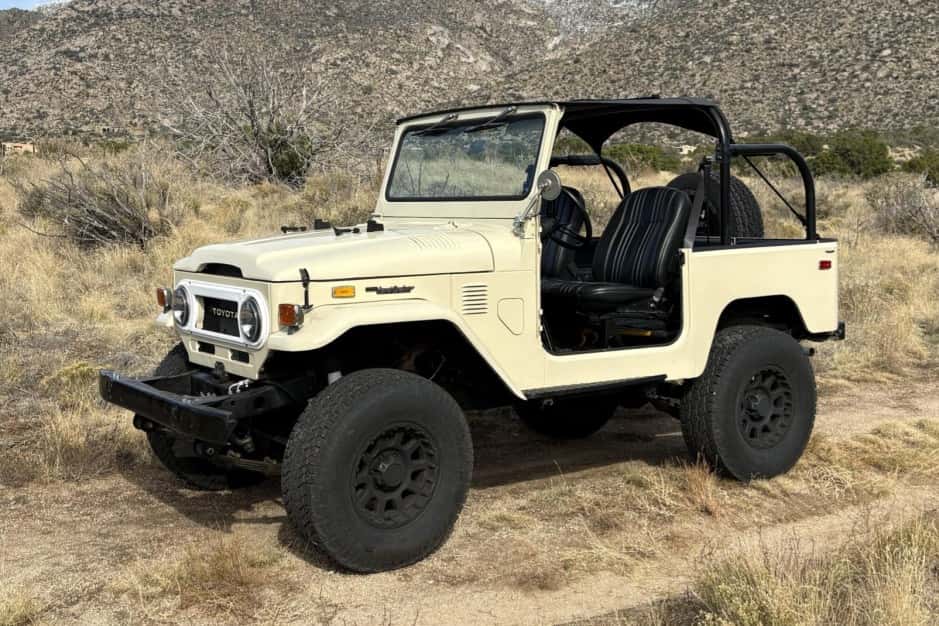 1974 Toyota Land Cruiser FJ40 sold for $17,500