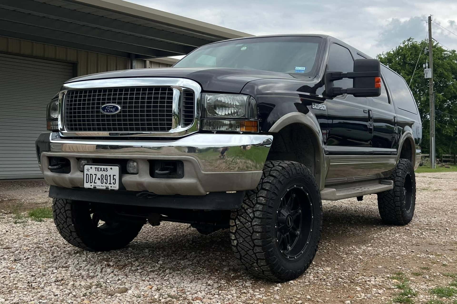 2001 Ford Excursion sold for $14,100