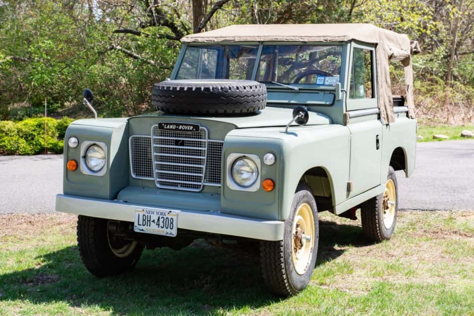 1973 Land Rover Series 88 sold for $19,000
