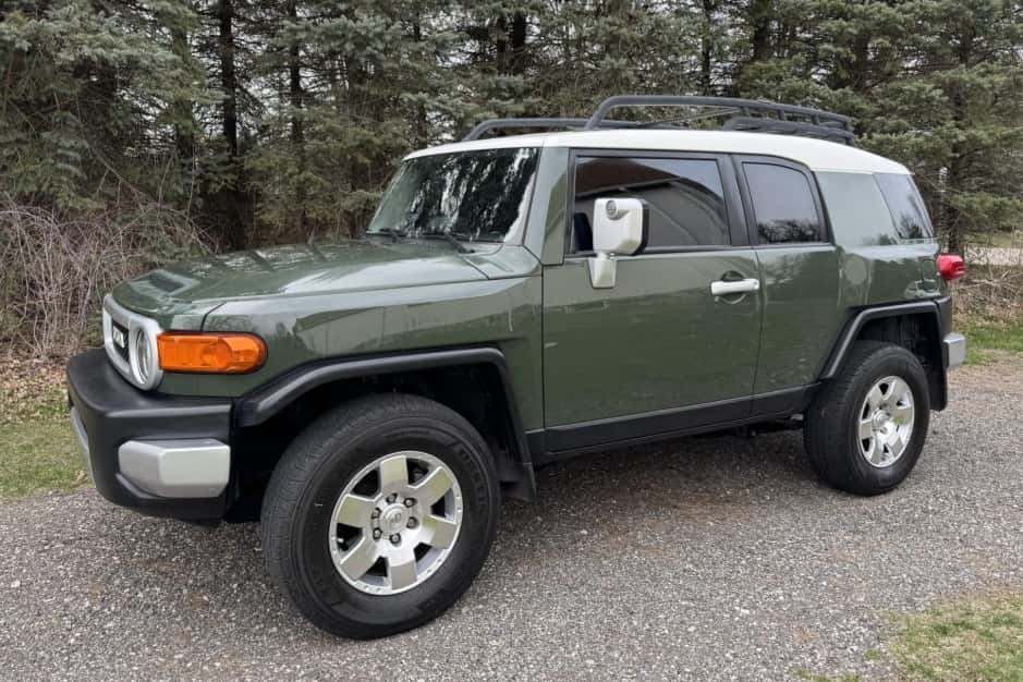 2010 Toyota FJ Cruiser sold for $28,000