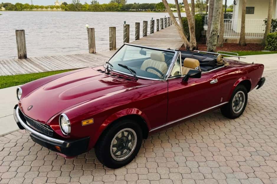 1980 Fiat 124 Spider (1966-1985) sold for $10,999