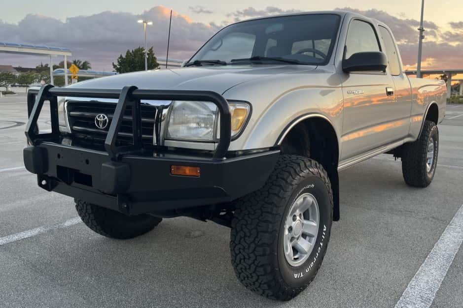 2000 Toyota Tacoma (N1X0 1995-2005) sold for $25,500