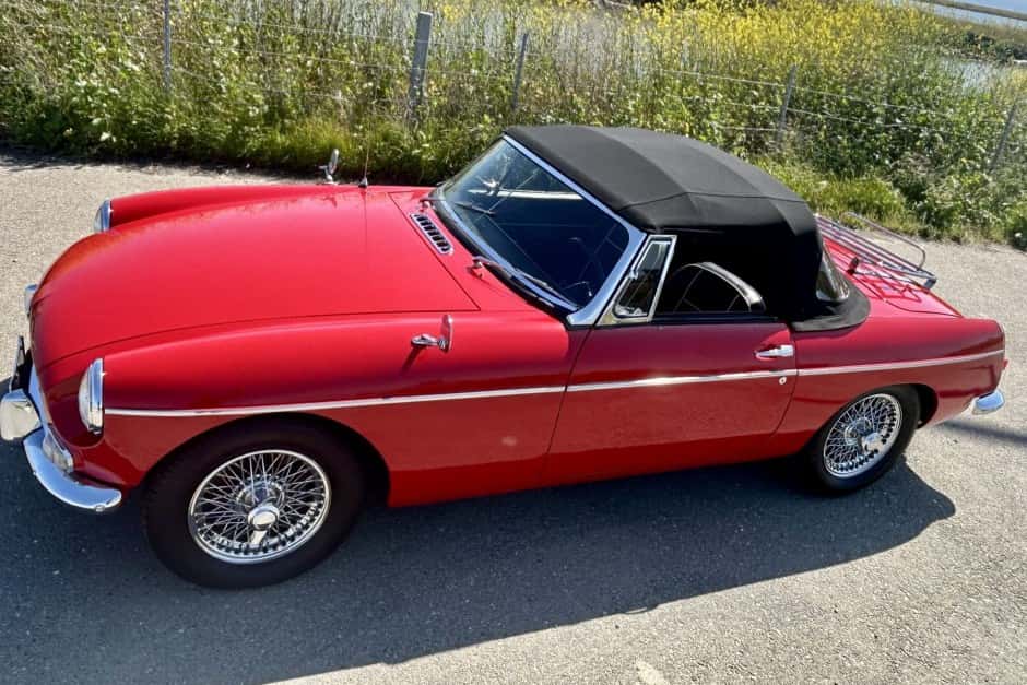 1963 MG MGB sold for $11,750
