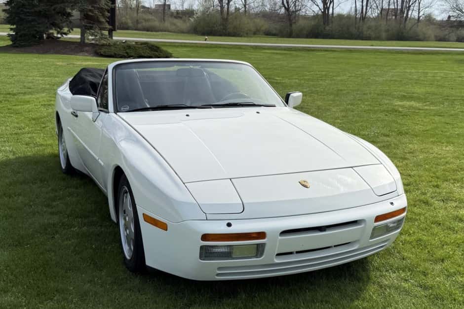 1990 Porsche 944 sold for $18,944