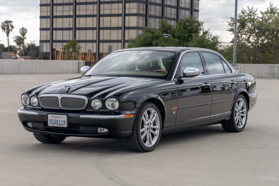 2005 Jaguar X350/X356/X358 XJR (2004-2009) sold for $17,000
