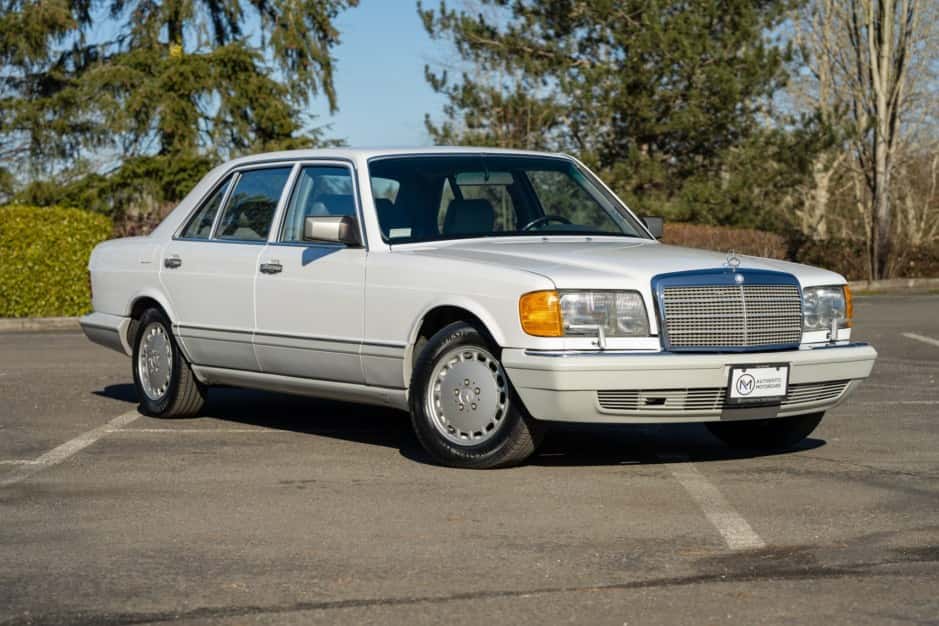 1990 Mercedes-Benz W126 S-Class sold for $18,126