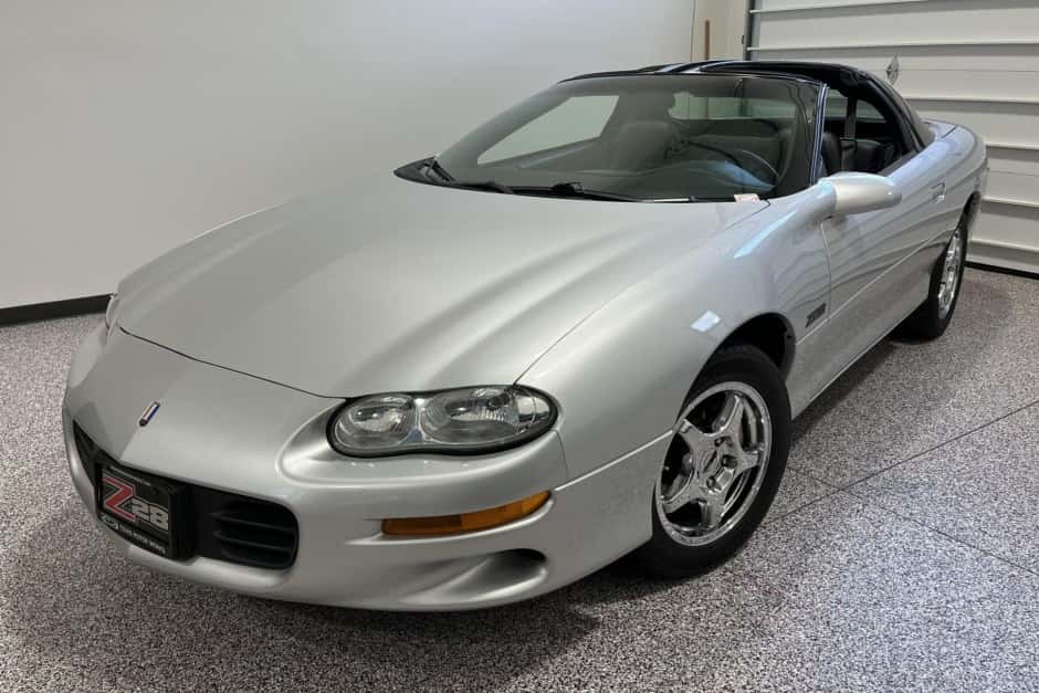 2002 Chevrolet Camaro 4th Generation 1993-2002 sold for $15,500