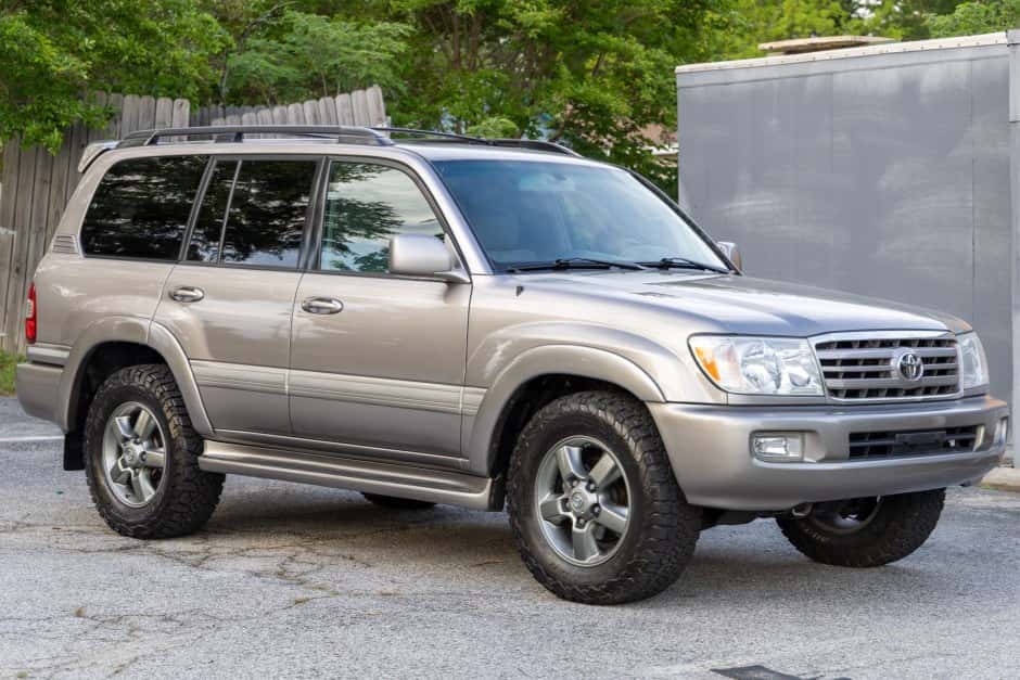 2006 Toyota Land Cruiser 100-Series sold for $15,500