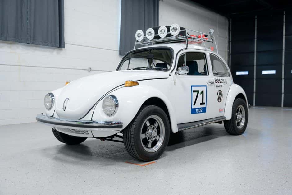 1971 Volkswagen Super Beetle sold for $12,400