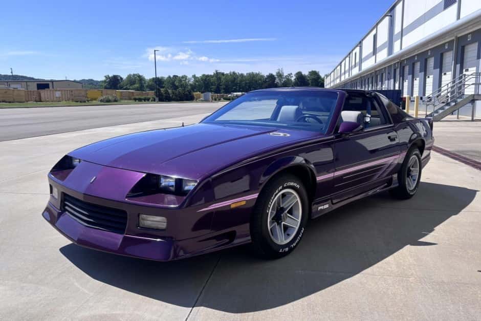 1992 Chevrolet Camaro 3rd Generation 1982-1992 sold for $10,750