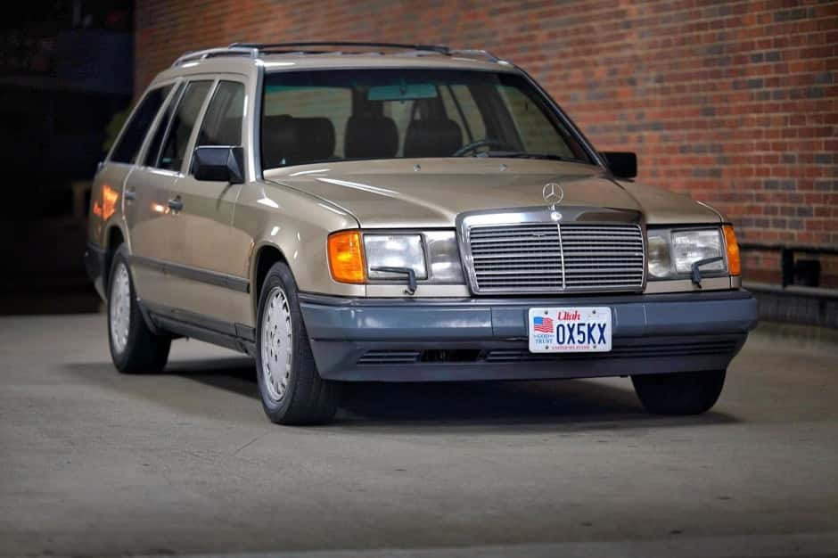 1987 Mercedes-Benz W124 E-Class sold for $7,250