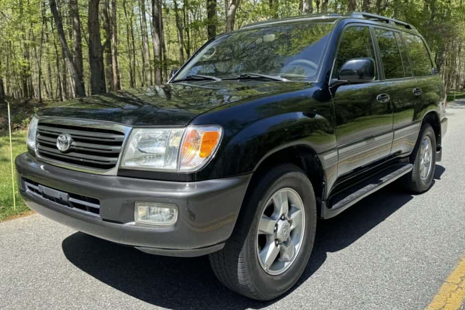 2004 Toyota Land Cruiser 100-Series sold for $12,800