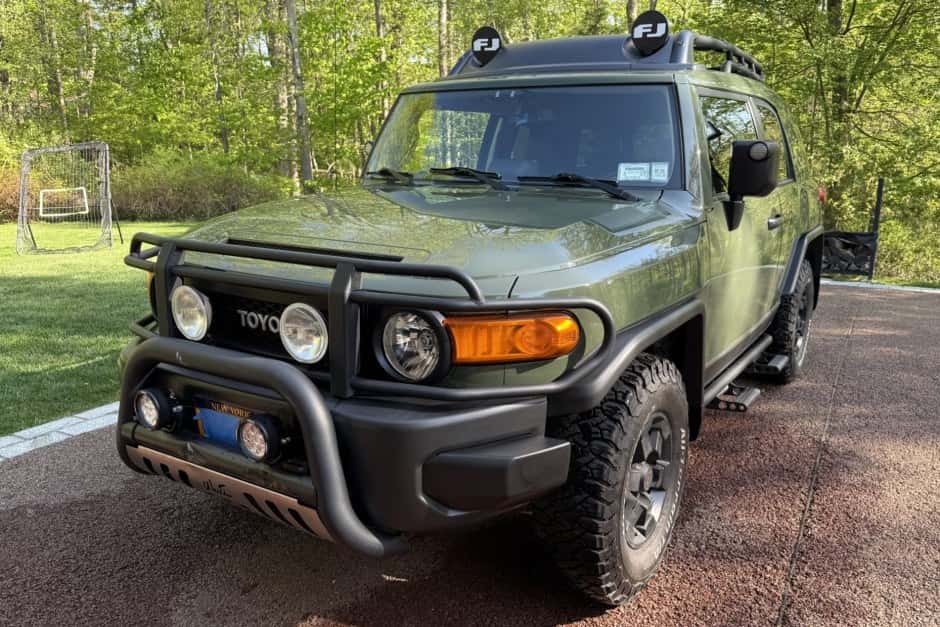 2011 Toyota FJ Cruiser sold for $31,000