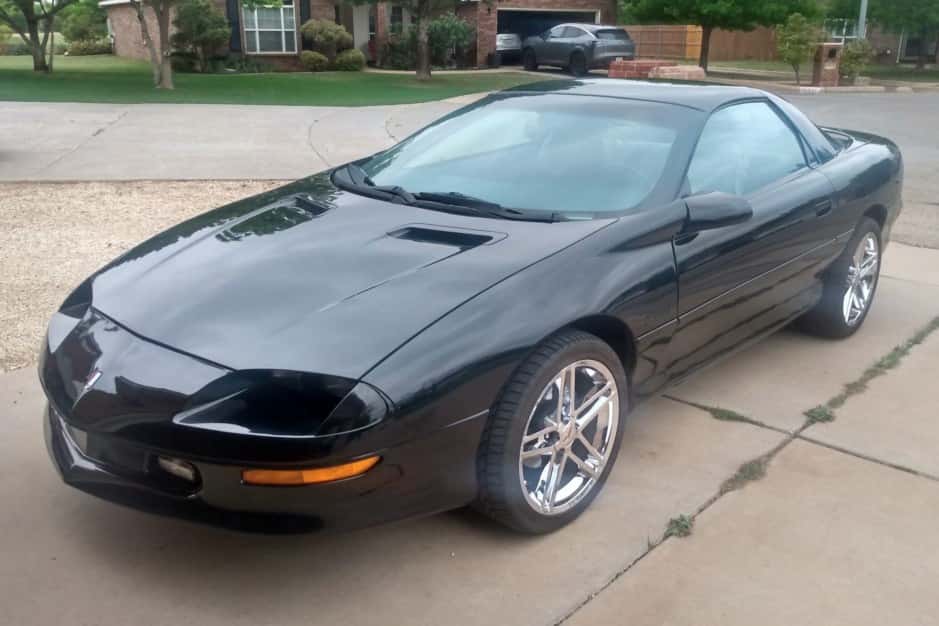 1993 Chevrolet Camaro 4th Generation 1993-2002 sold for $8,700