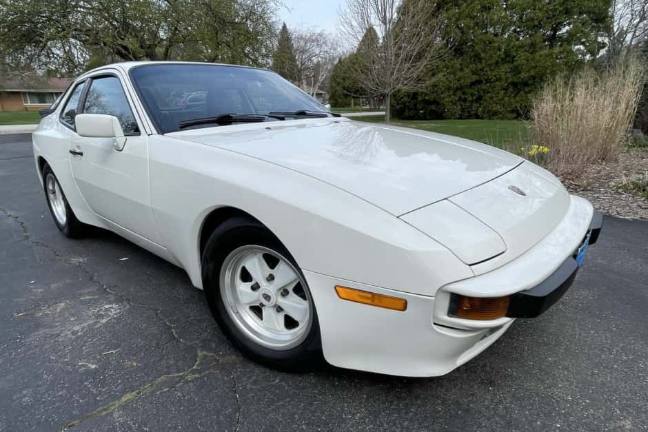1986 Porsche 944 sold for $8,544