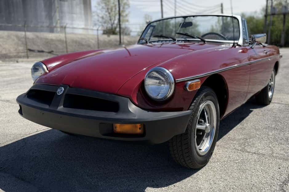 1976 MG MGB sold for $7,200