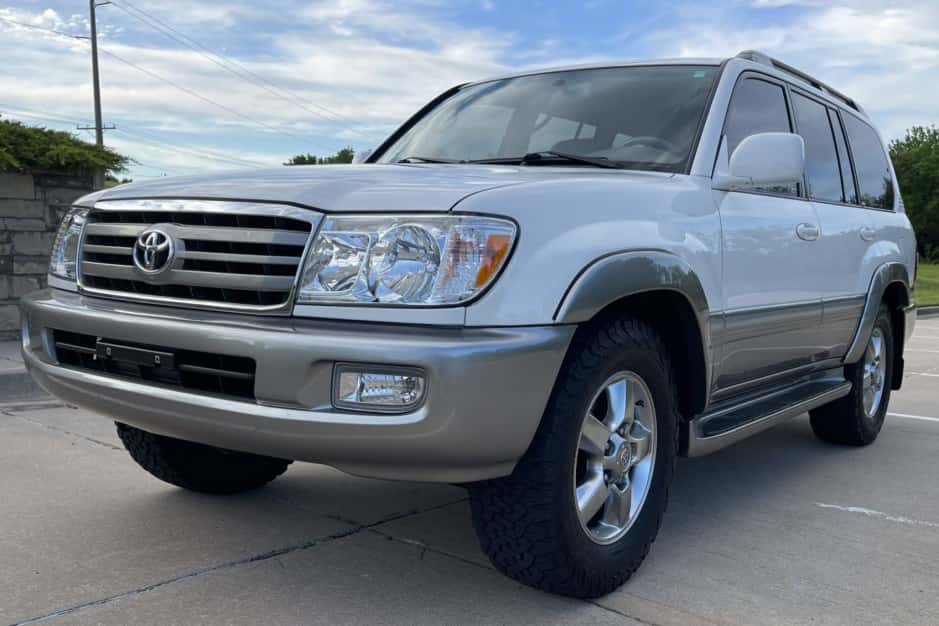 2007 Toyota Land Cruiser 100-Series sold for $39,300
