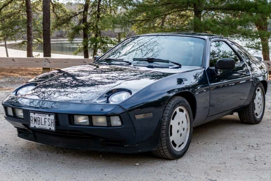 1986 Porsche 928 sold for $19,928