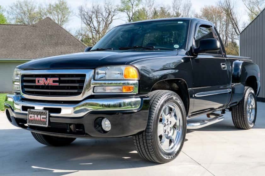 2004 GMC Sierra (GMT800 1999-2007) sold for $23,750