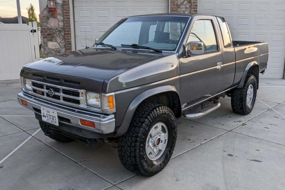 1991 Nissan Pickup sold for $8,100