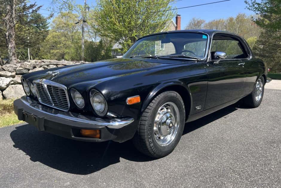 1975 Jaguar XJ Coupe (1975-1978) sold for $10,250