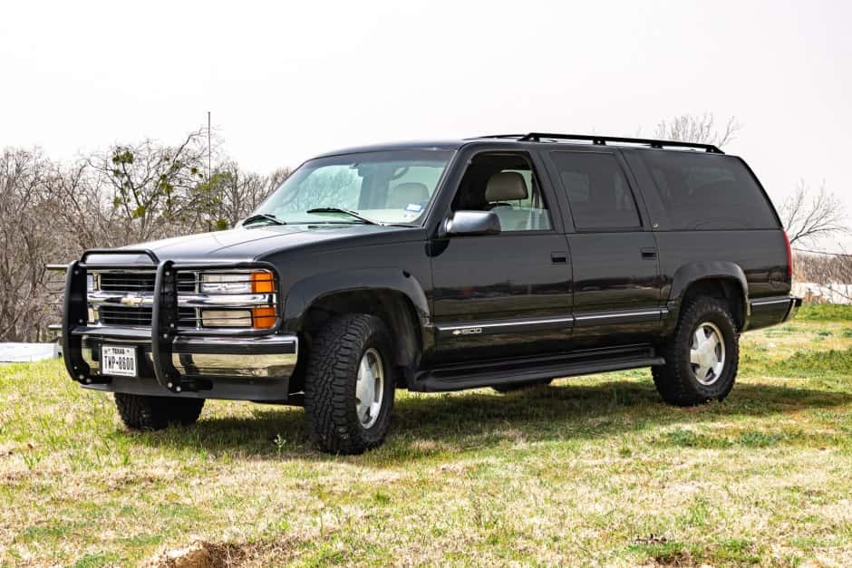 1997 Chevrolet Suburban (GMT400 1992-1999) sold for $14,777