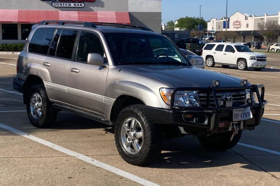 2006 Toyota Land Cruiser 100-Series sold for $26,095