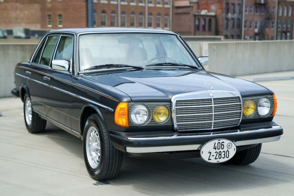 1985 Mercedes-Benz W123 sold for $22,000