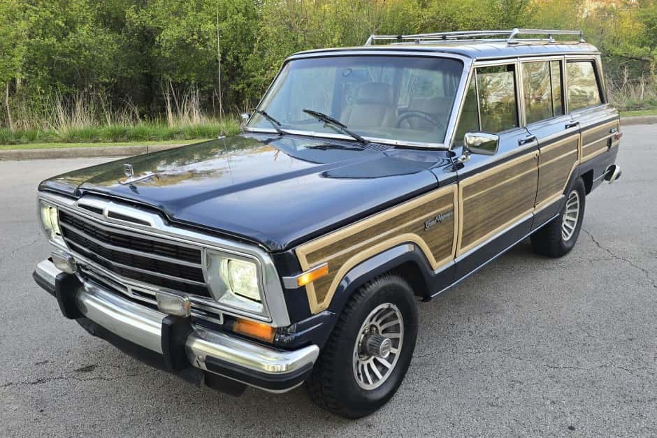 1988 Jeep SJ Grand Wagoneer sold for $13,500