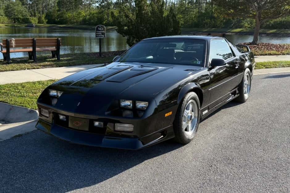 1992 Chevrolet Camaro 3rd Generation 1982-1992 sold for $22,000