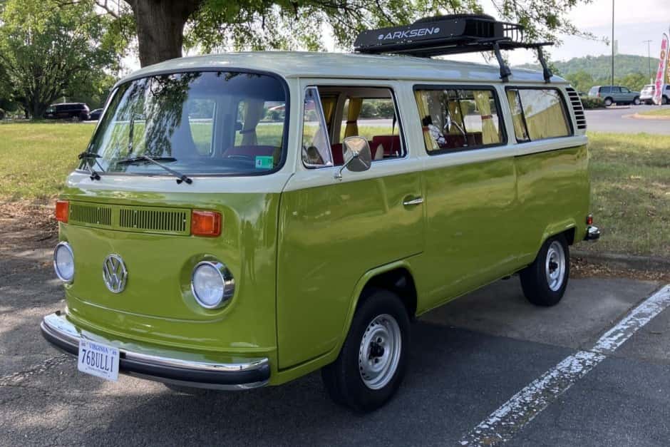 1976 Volkswagen Bay-Window Bus sold for $33,000