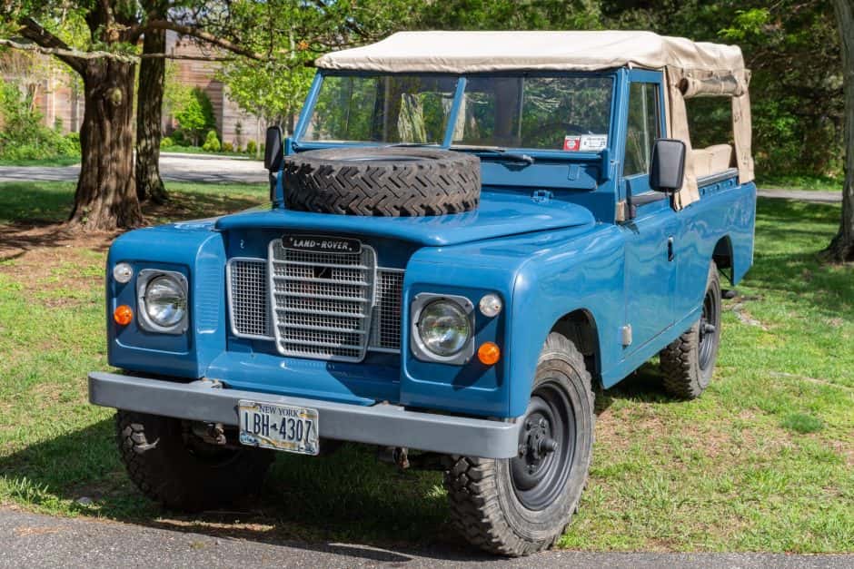 1981 Land Rover Series 109 sold for $10,000