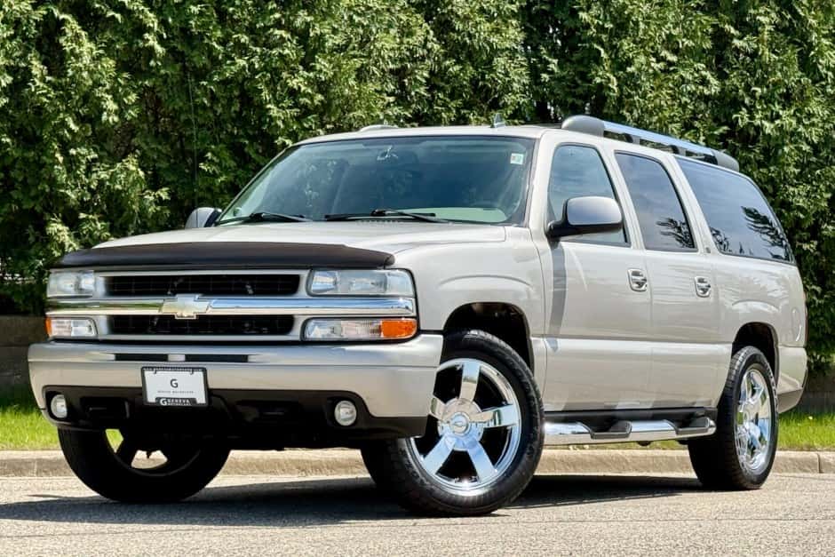 2006 Chevrolet Suburban (GMT800 2000-2006) sold for $33,000