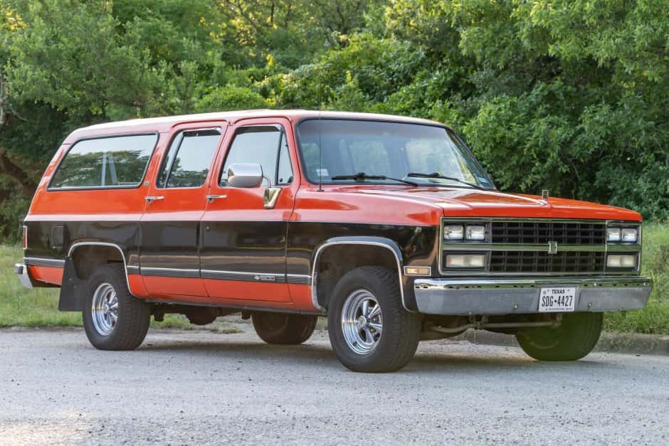 1990 Chevrolet Suburban (1973-1991) sold for $7,750
