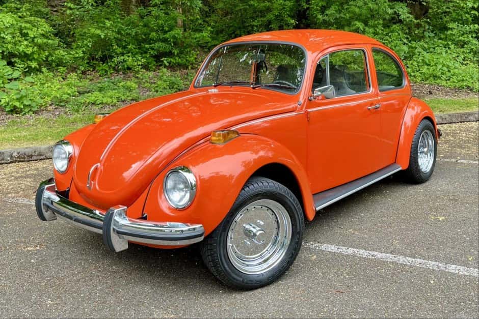 1971 Volkswagen Super Beetle sold for $8,000