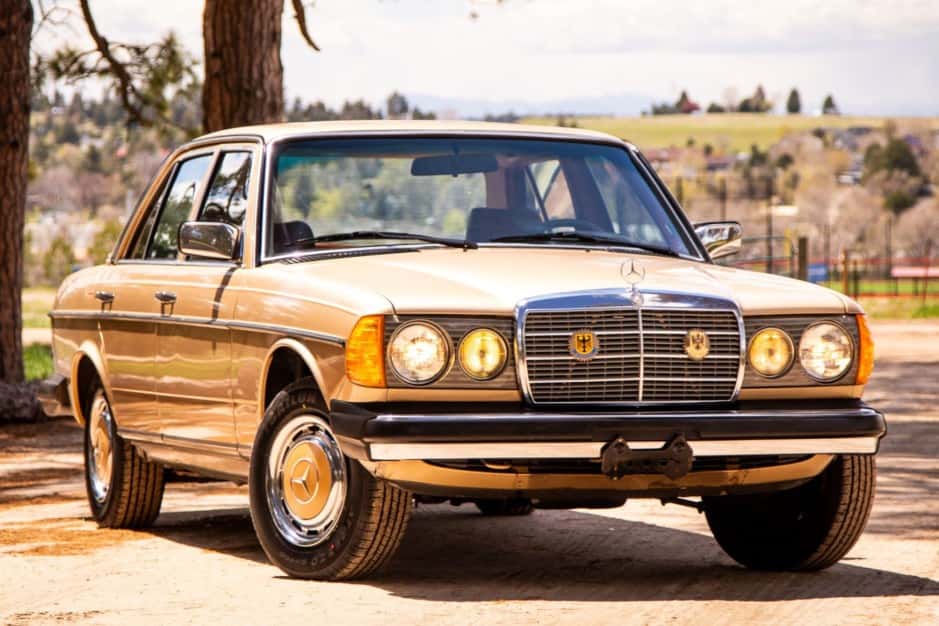 1980 Mercedes-Benz W123 sold for $11,250
