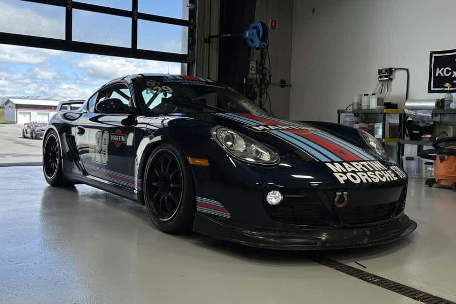2011 Porsche 987 Cayman sold for $39,000