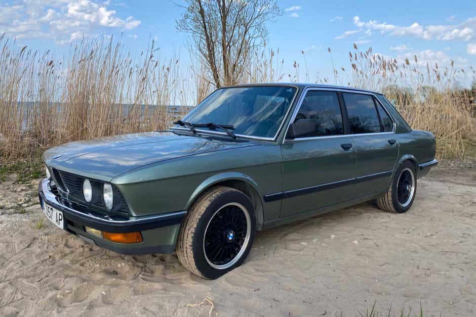 1986 BMW E28 5-Series sold for $16,286