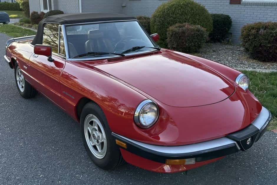 1987 Alfa Romeo 105/115 Spider Series 3 sold for $8,400