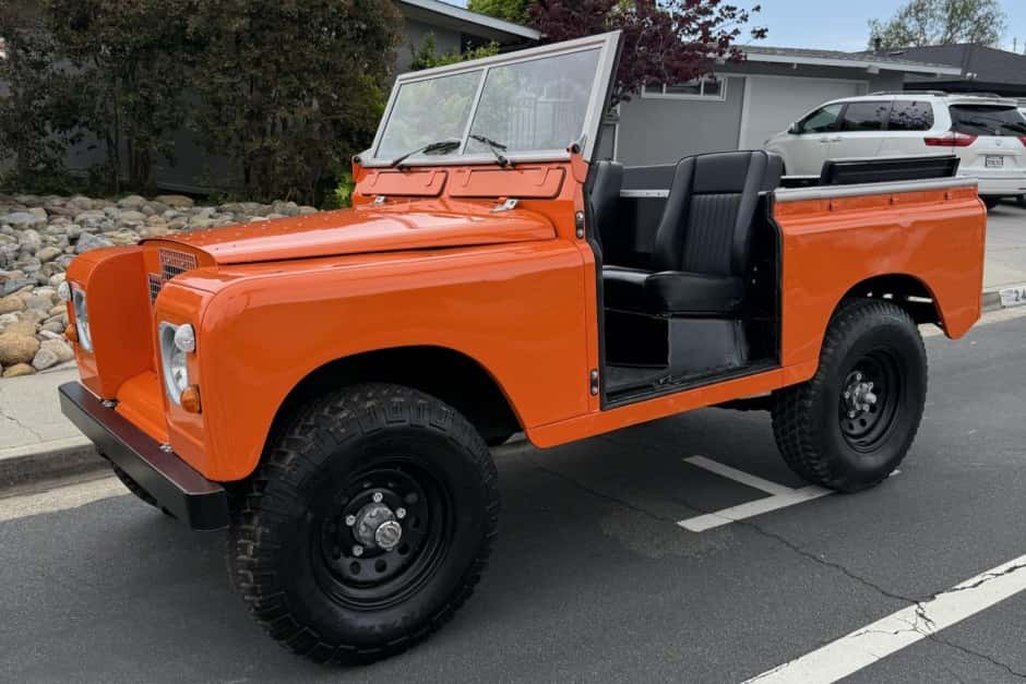 1971 Land Rover Series 88 sold for $12,850