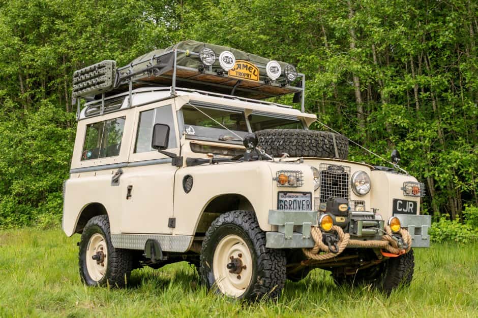 1966 Land Rover Series 88 sold for $31,000